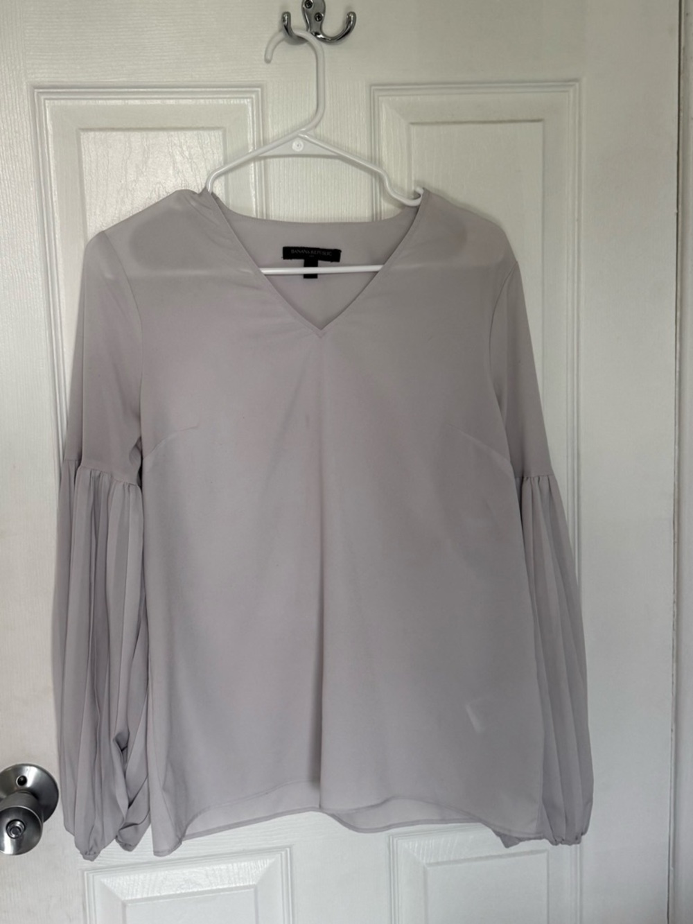 Banana Republic Women's Light Gray V-Neck Blouse Sheer Balloon Sleeves size S